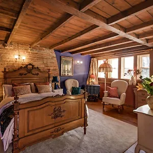 https://a-rare-treat-beautiful-ancient-cottage.yorkshirehotels.net