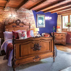 https://a-rare-treat-beautiful-ancient-cottage.yorkshirehotels.net